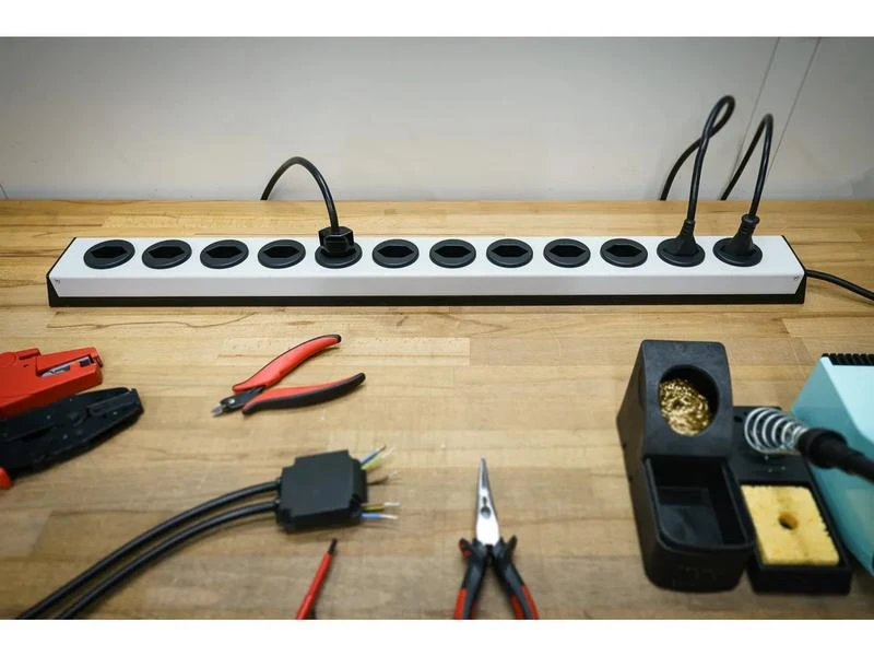 Max Hauri Steckdosenleiste Power Line 10x T13 6 Max Hauri Steckdosenleiste Power Line 10x T13 – Bild 4